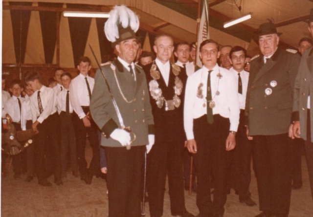 1967 Majestäten im Festzelt nach Überreichen der Königsketten